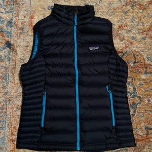 Women medium Patagonia puffer vest navy blue and aqua